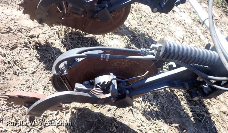 image for item DL7650 (17) Yetter 2987 row units