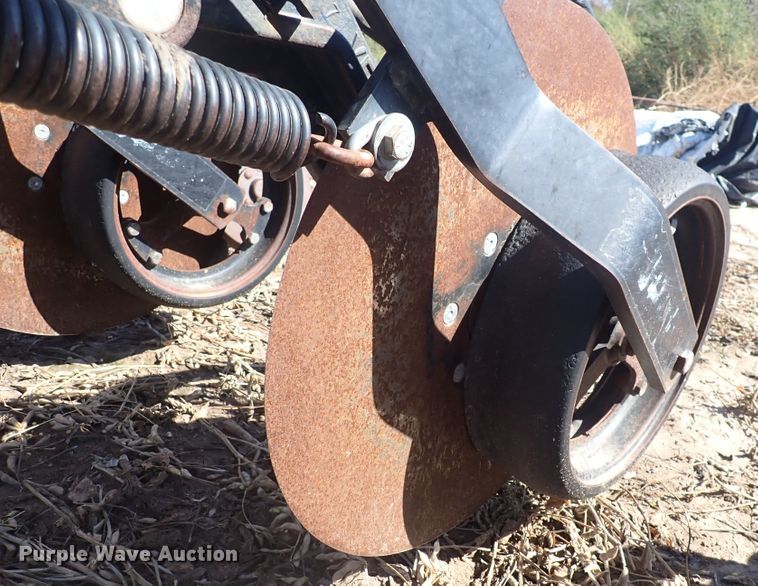 image for item DL7650 (17) Yetter 2987 row units