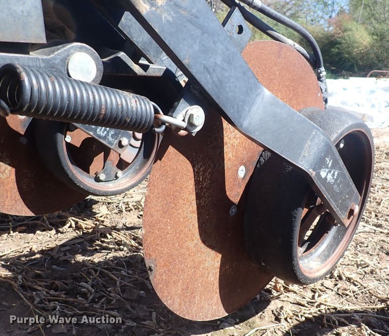 image for item DL7650 (17) Yetter 2987 row units