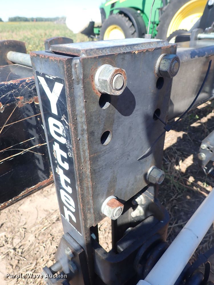 image for item DL7650 (17) Yetter 2987 row units