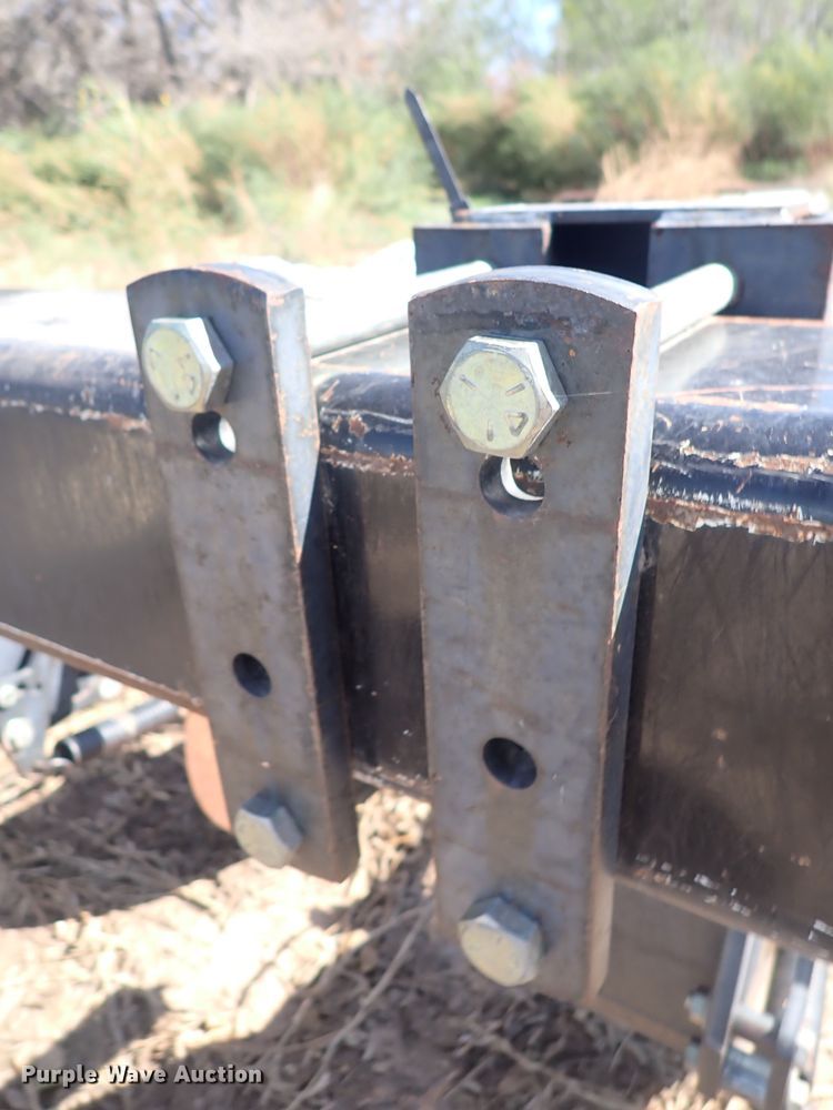 image for item DL7650 (17) Yetter 2987 row units