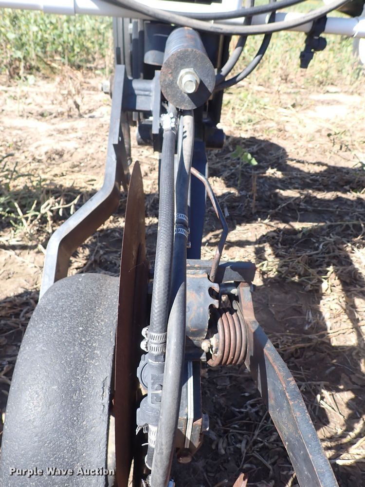 image for item DL7650 (17) Yetter 2987 row units