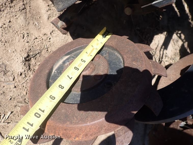 image for item DL7650 (17) Yetter 2987 row units