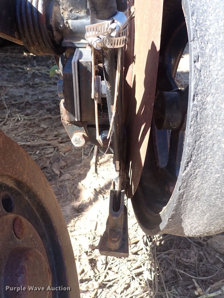 image for item DL7650 (17) Yetter 2987 row units