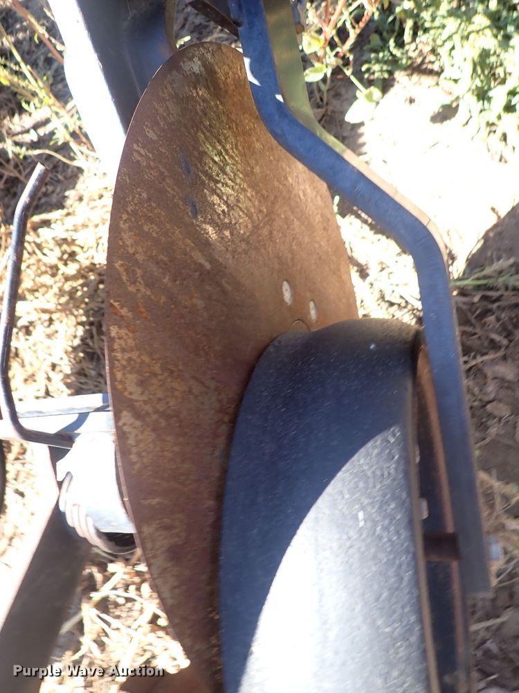 image for item DL7650 (17) Yetter 2987 row units