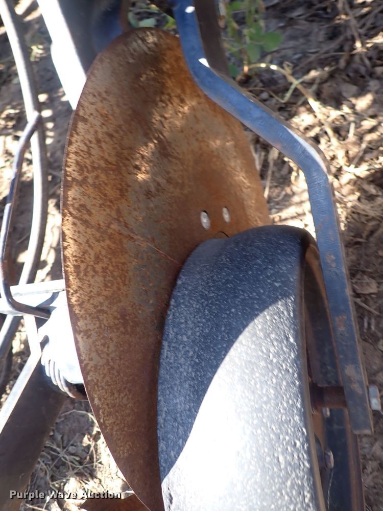 image for item DL7650 (17) Yetter 2987 row units