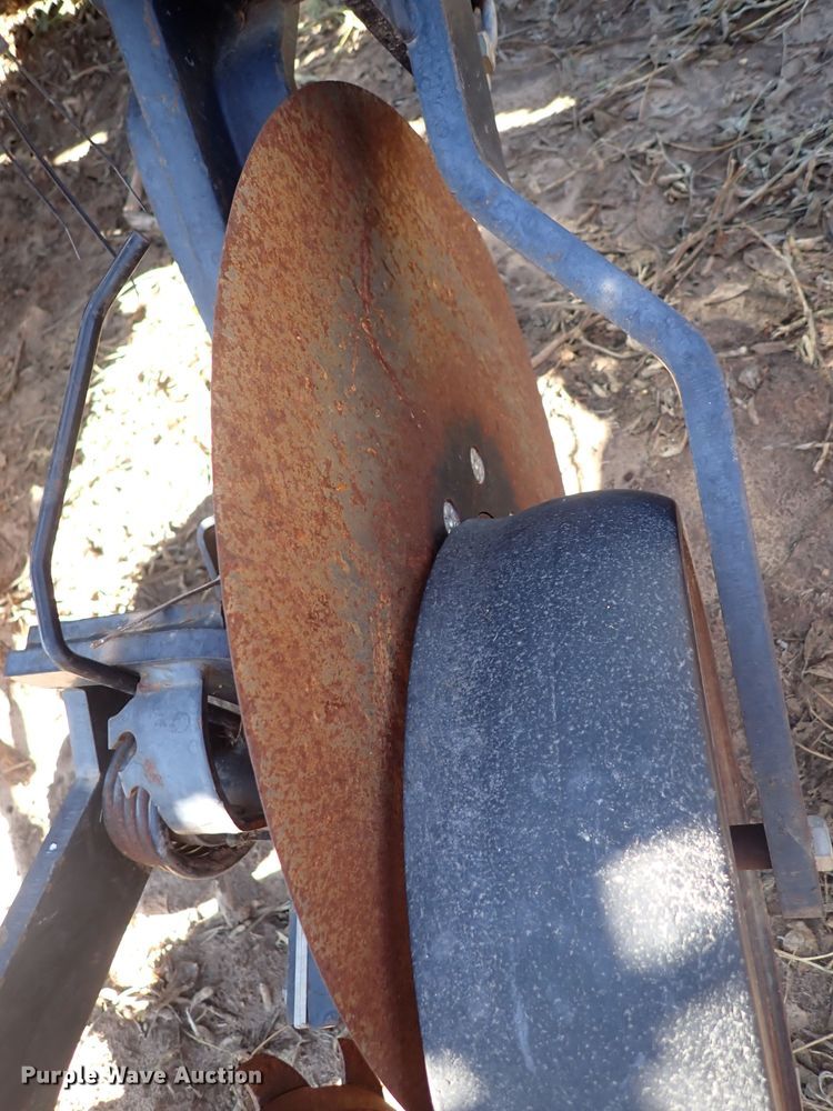 image for item DL7650 (17) Yetter 2987 row units