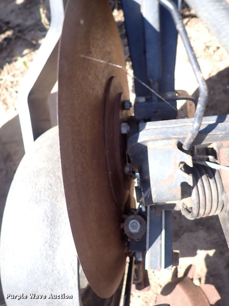 image for item DL7650 (17) Yetter 2987 row units