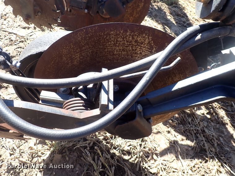 image for item DL7650 (17) Yetter 2987 row units