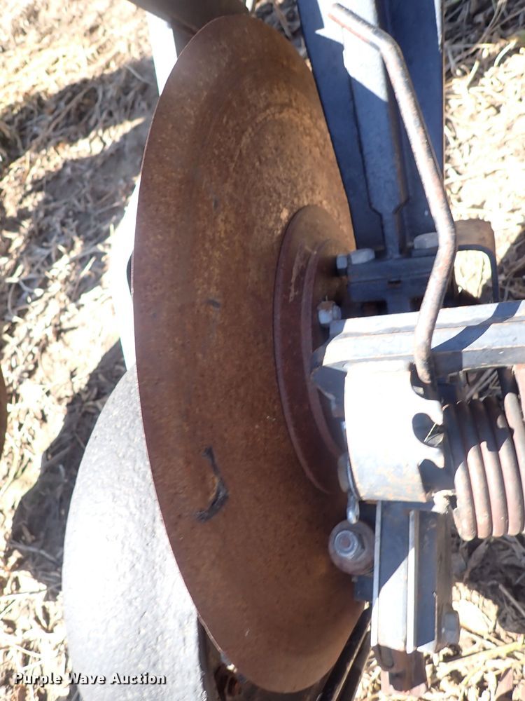 image for item DL7650 (17) Yetter 2987 row units