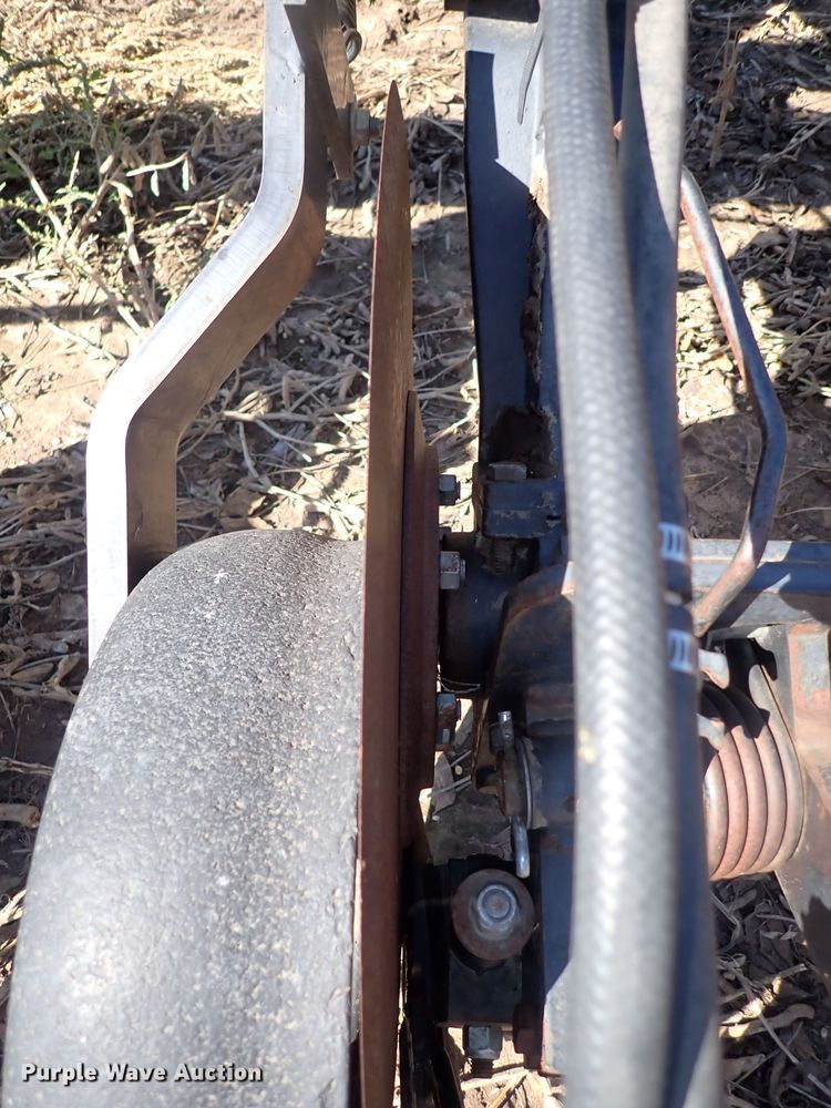 image for item DL7650 (17) Yetter 2987 row units