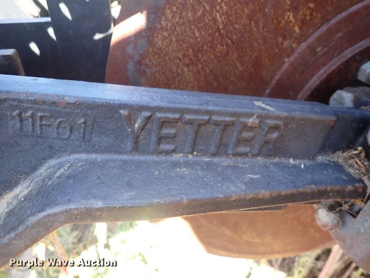 image for item DL7650 (17) Yetter 2987 row units