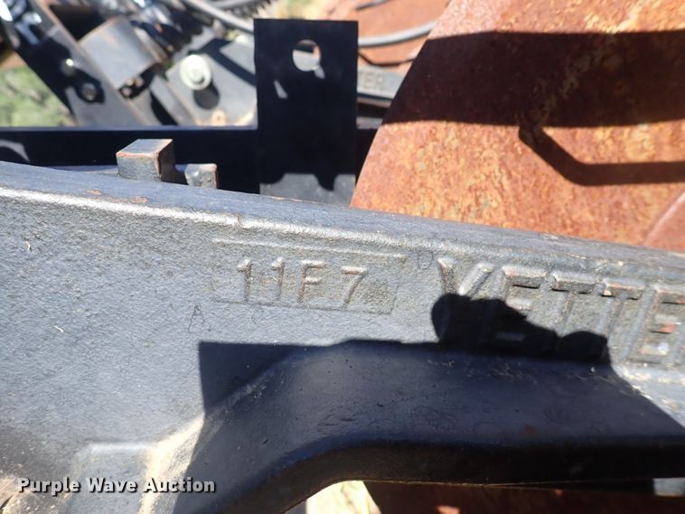 image for item DL7650 (17) Yetter 2987 row units