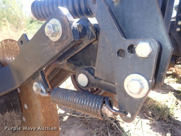 image for item DL7650 (17) Yetter 2987 row units