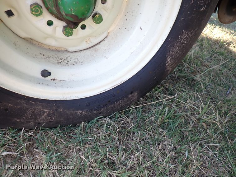 image for item DN2072 John Deere 455  grain drill