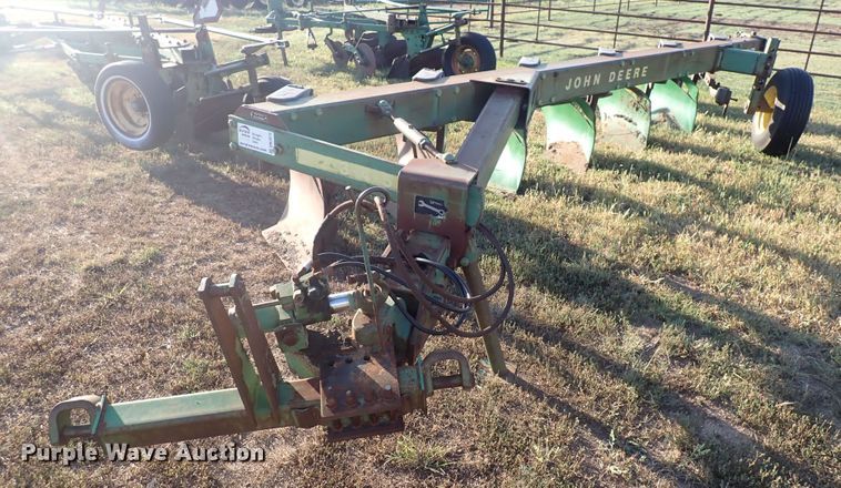 image for item DN2073 John Deere 2600  six bottom plow