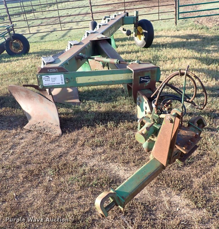 image for item DN2073 John Deere 2600  six bottom plow