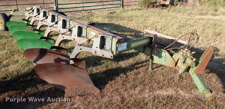 image for item DN2073 John Deere 2600  six bottom plow
