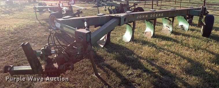 image for item DN2073 John Deere 2600  six bottom plow