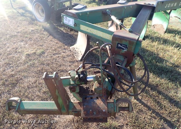 image for item DN2073 John Deere 2600  six bottom plow