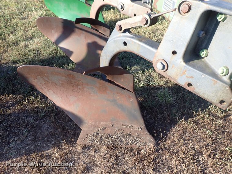 image for item DN2073 John Deere 2600  six bottom plow
