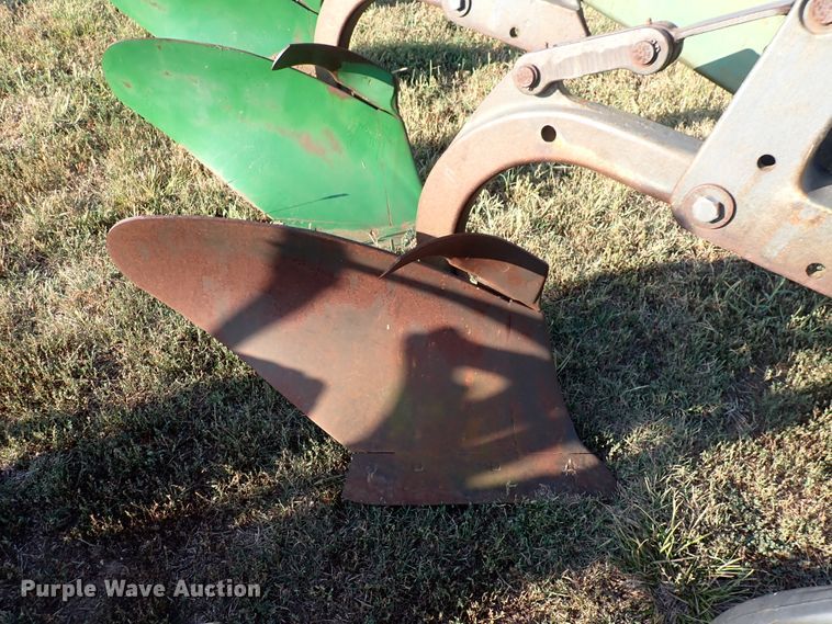 image for item DN2073 John Deere 2600  six bottom plow