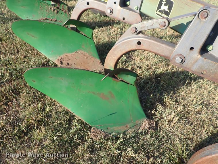 image for item DN2073 John Deere 2600  six bottom plow