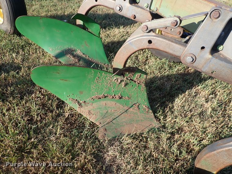 image for item DN2073 John Deere 2600  six bottom plow
