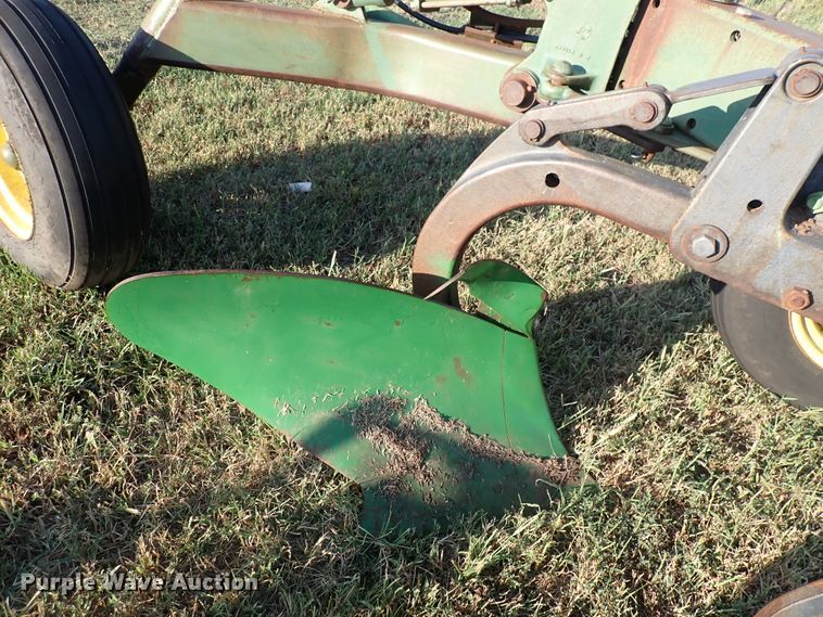 image for item DN2073 John Deere 2600  six bottom plow