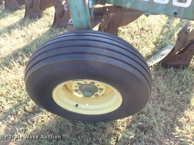 image for item DN2073 John Deere 2600  six bottom plow