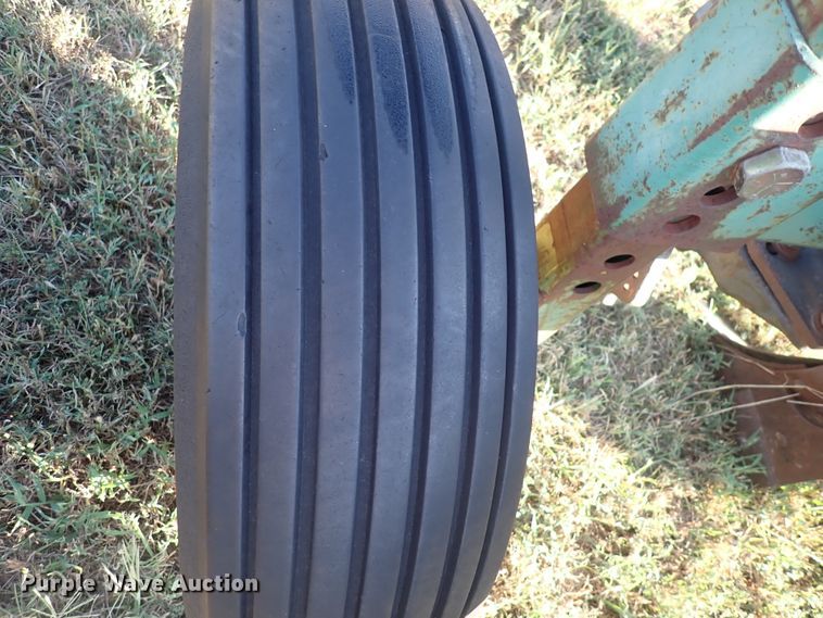 image for item DN2073 John Deere 2600  six bottom plow