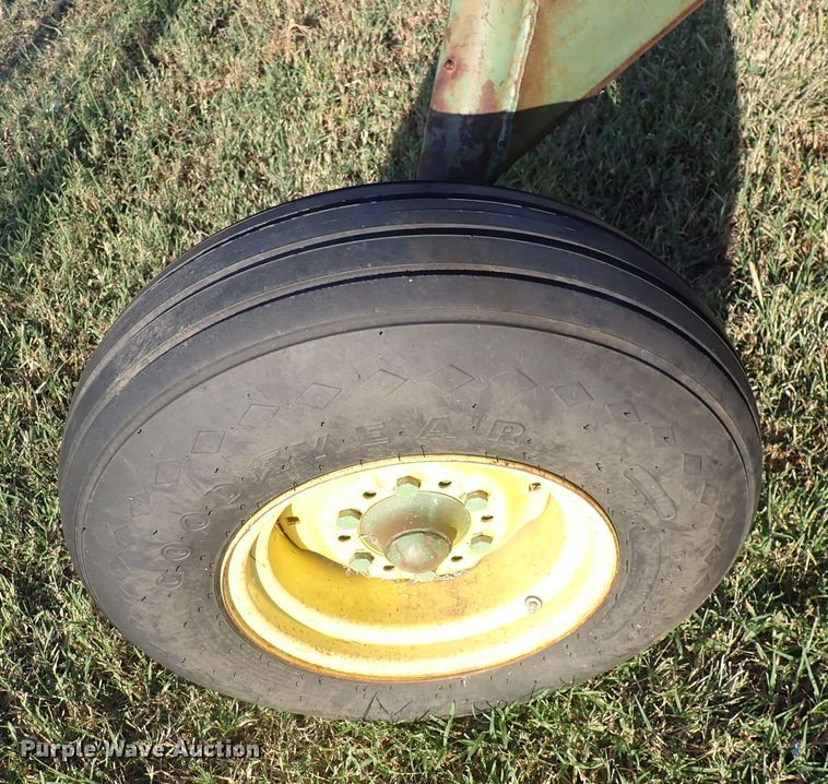 image for item DN2073 John Deere 2600  six bottom plow