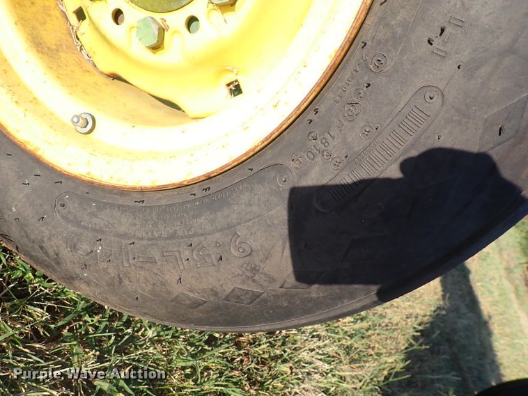 image for item DN2073 John Deere 2600  six bottom plow