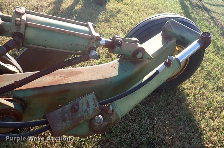 image for item DN2073 John Deere 2600  six bottom plow