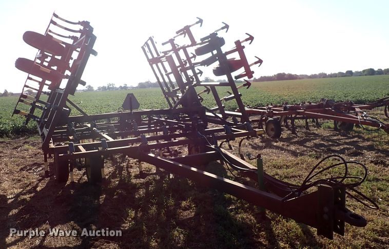 image for item DN2077 John Deere 960  field cultivator