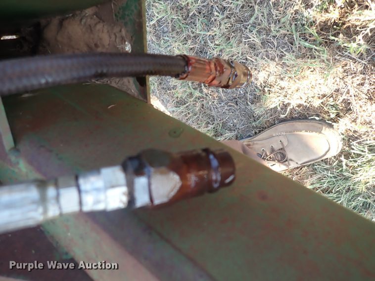 image for item DN2077 John Deere 960  field cultivator