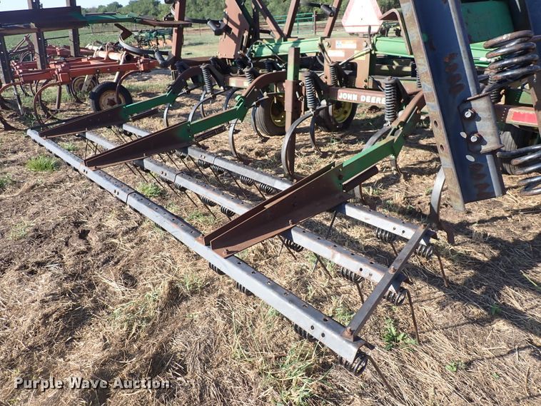 image for item DN2077 John Deere 960  field cultivator