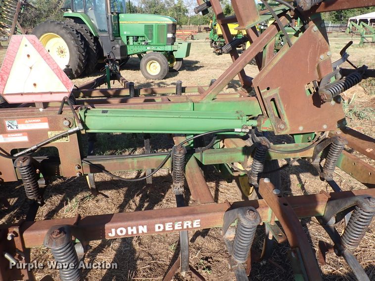 image for item DN2077 John Deere 960  field cultivator
