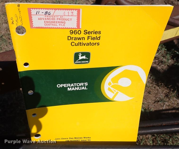 image for item DN2077 John Deere 960  field cultivator