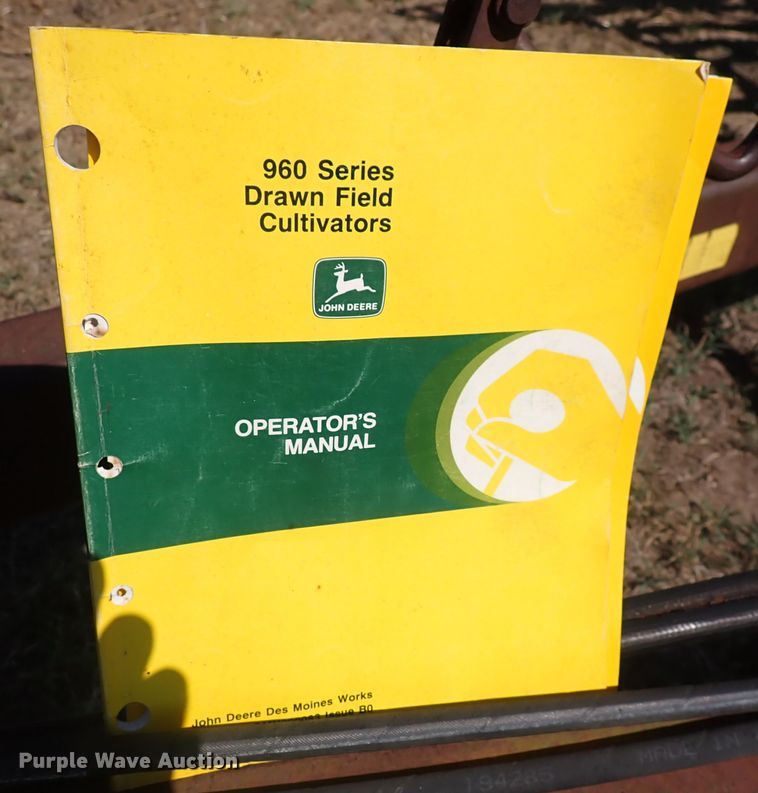 image for item DN2077 John Deere 960  field cultivator
