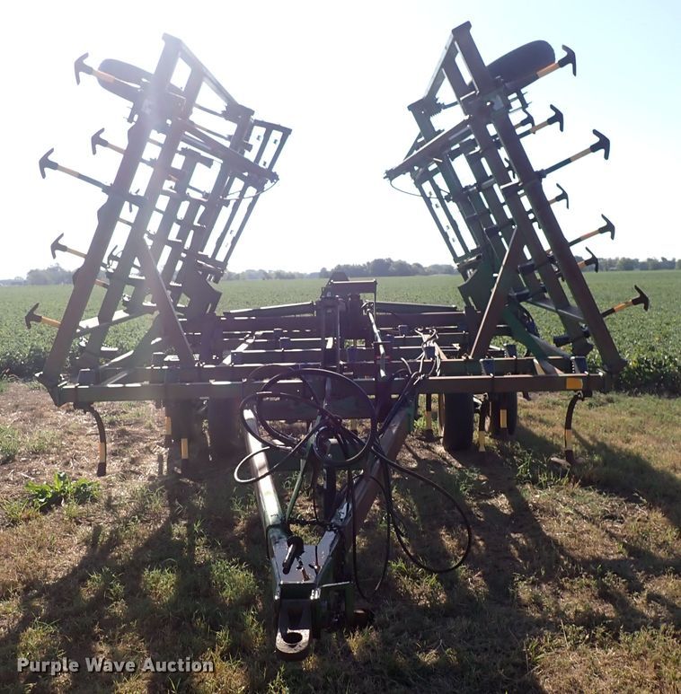 image for item DN2078 John Deere 980  field cultivator