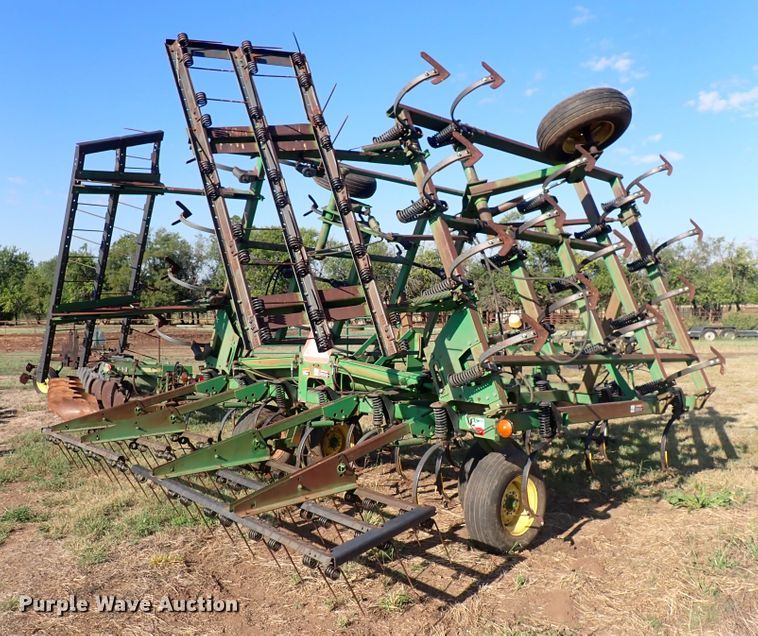 image for item DN2078 John Deere 980  field cultivator