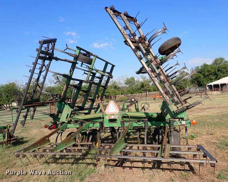 image for item DN2078 John Deere 980  field cultivator