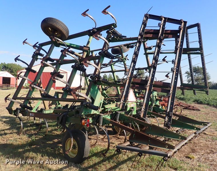image for item DN2078 John Deere 980  field cultivator