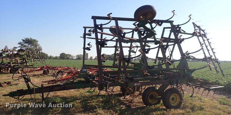 image for item DN2078 John Deere 980  field cultivator