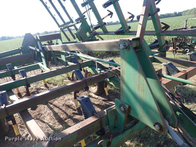 image for item DN2078 John Deere 980  field cultivator