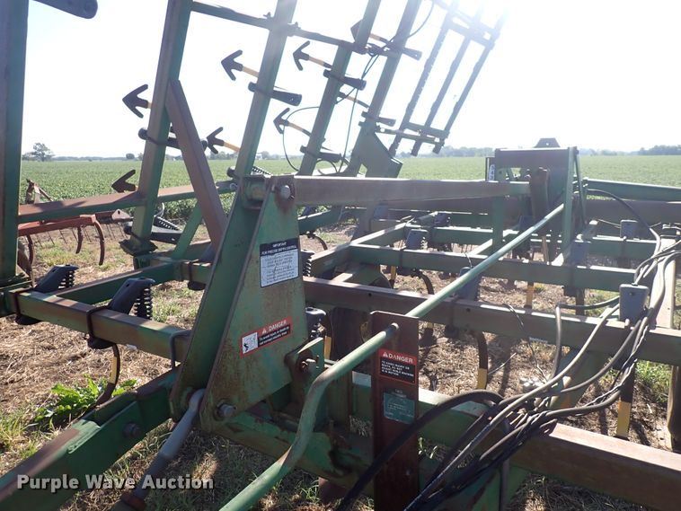 image for item DN2078 John Deere 980  field cultivator