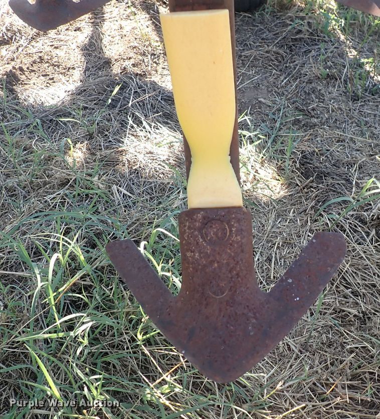 image for item DN2078 John Deere 980  field cultivator