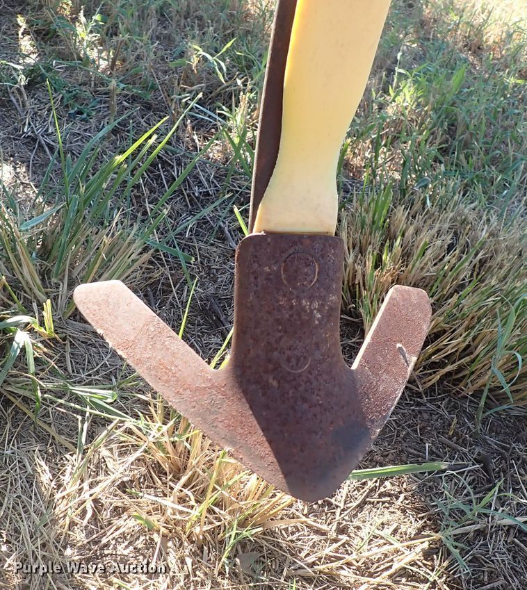 image for item DN2078 John Deere 980  field cultivator