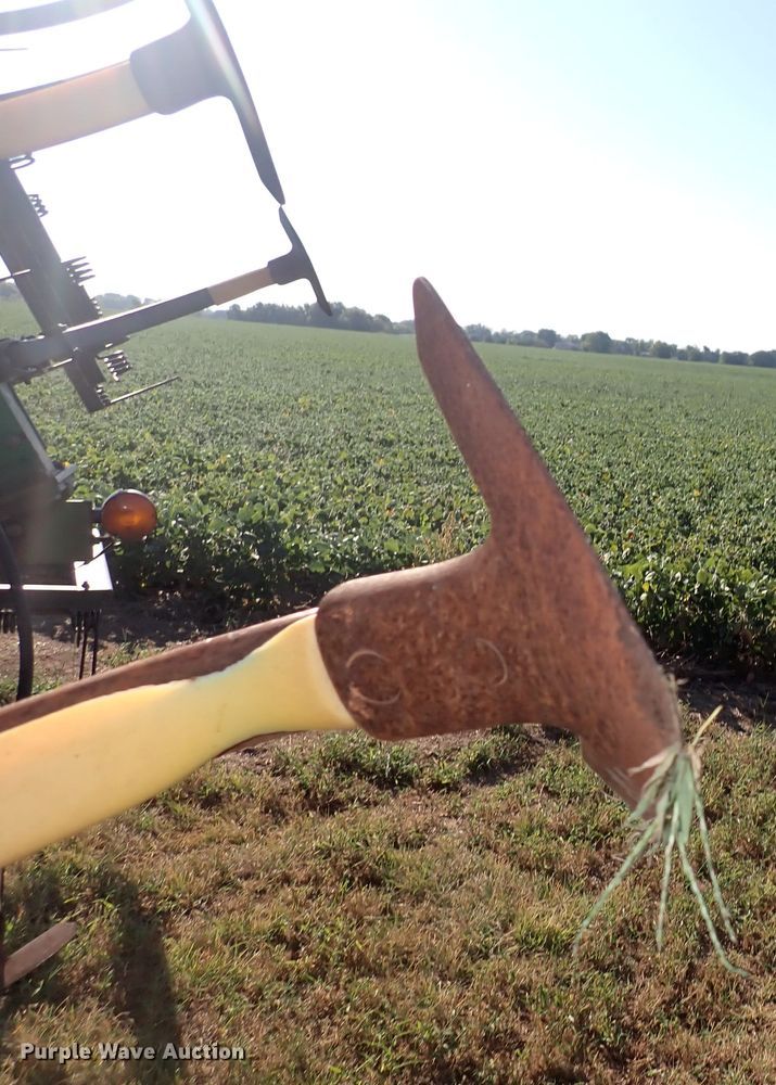 image for item DN2078 John Deere 980  field cultivator